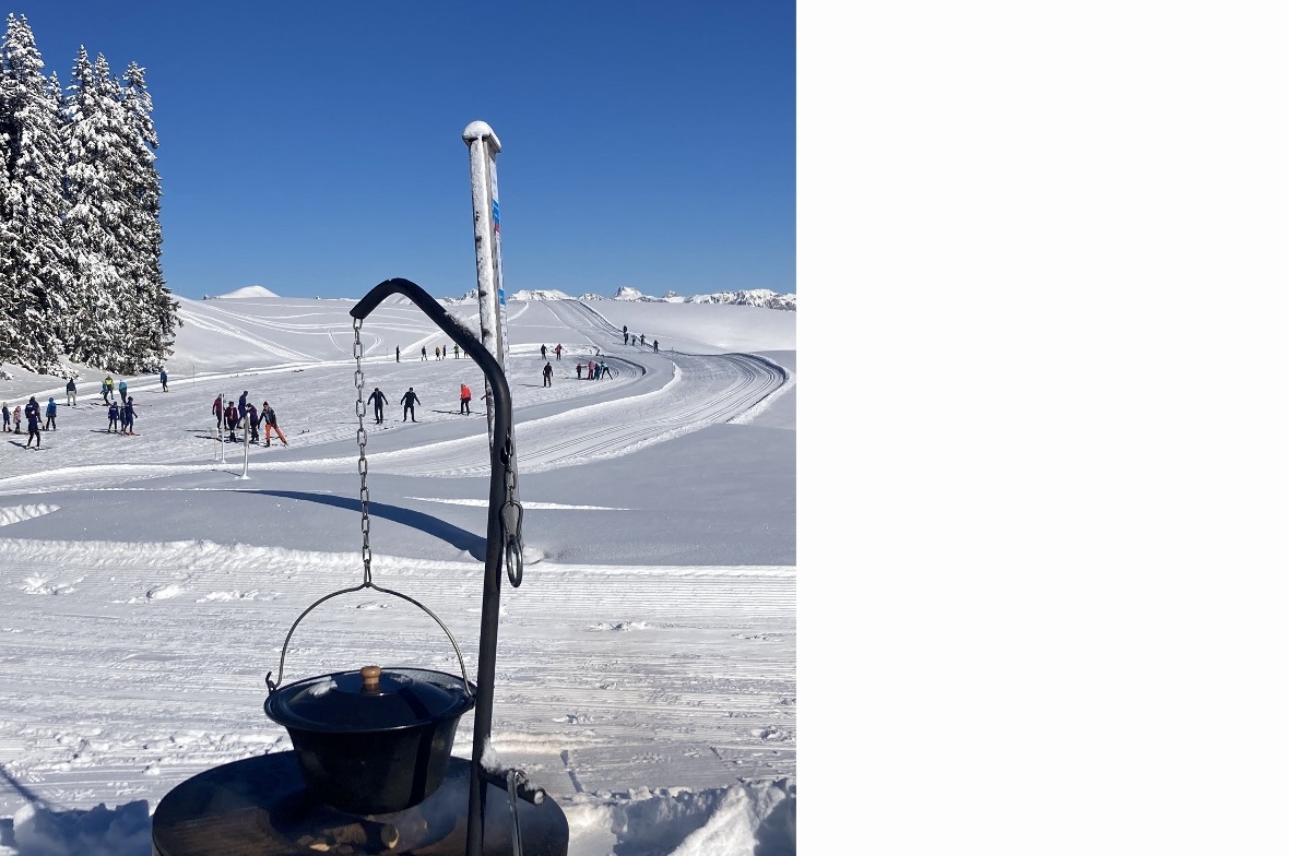 Erfolgreicher Langlauf Schnupperkurs im Fuchsland Sparenmoos. Der magische Tee bei Fuchs Fritz war verdienter Lohn.