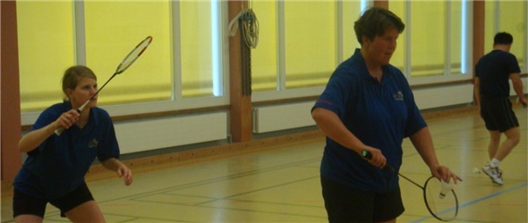 Erfolgreiches Damendoppel im Interclub: Li: Sibylle Hofmann. Re. Tatjana Röthlin