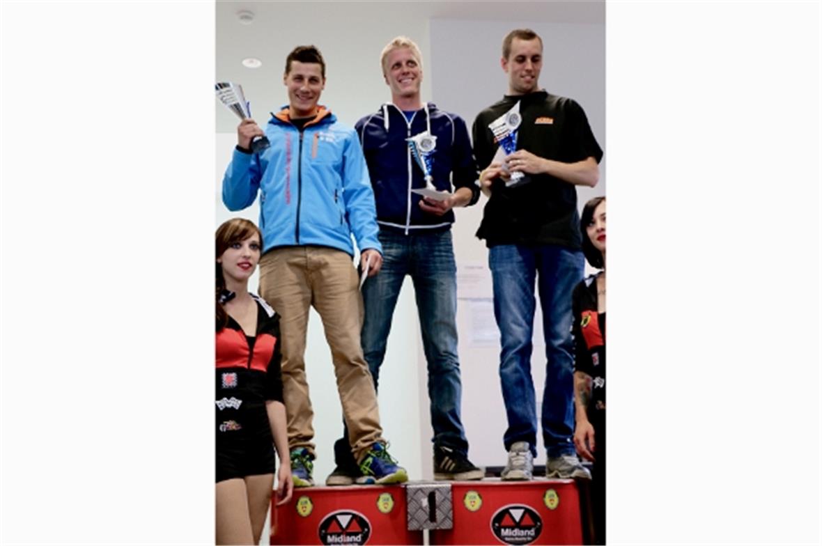 Erich Bieri (Team Simmental), mitte Fabrice Reichlin (Moto Fischlin, Steinerberg...