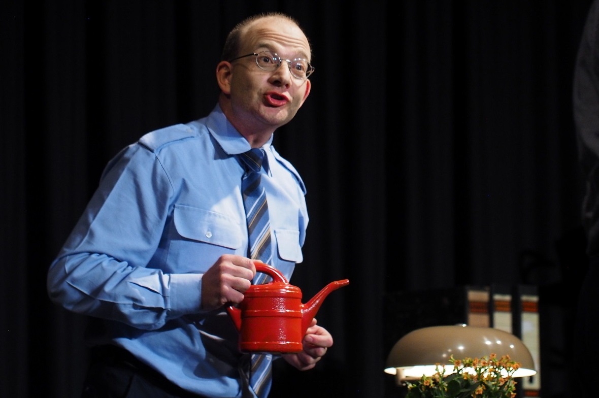 Erinnert fast ein bisschen an Professor Bienlein aus Tim und Struppi: Polizei-Ko...