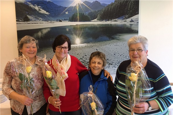 Erna Freidig, Margrith von Känel, Fränzi Bühler und Helene Siegfried wurden geehrt.