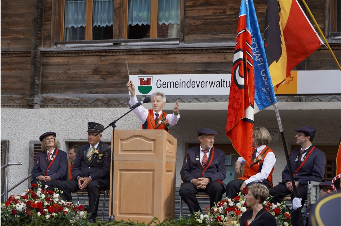 Ernst Meinen dirigierte den Gesamtchor im Marsch «Fest der Musik».