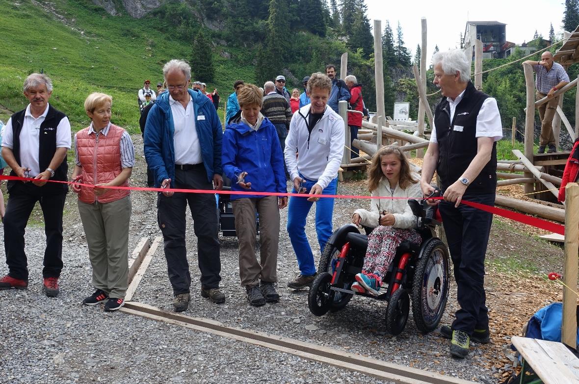 Eröffneten gemeinsam den See-Rundwanderweg «No Limits»: Ueli von Niederhäusern, ...