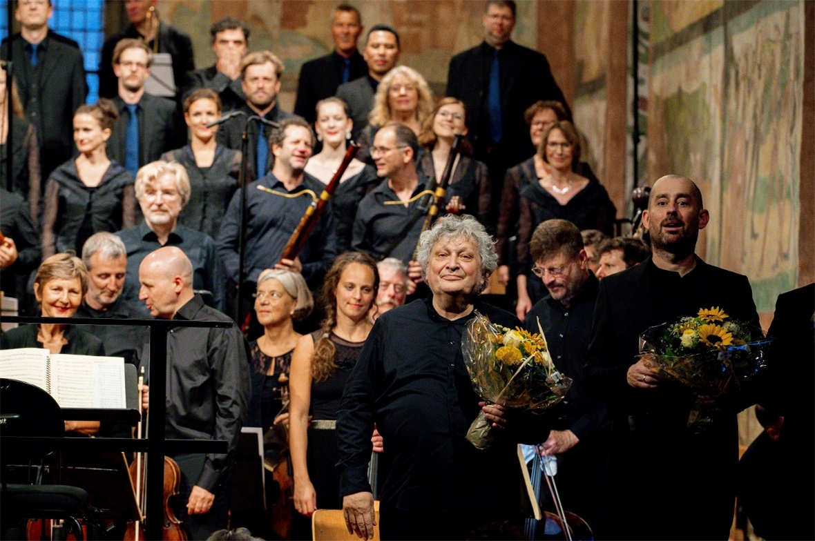 Eröffnungskonzert in Saanenmit dem Rias Kammerchor aus Berlin und dem Freiburger...
