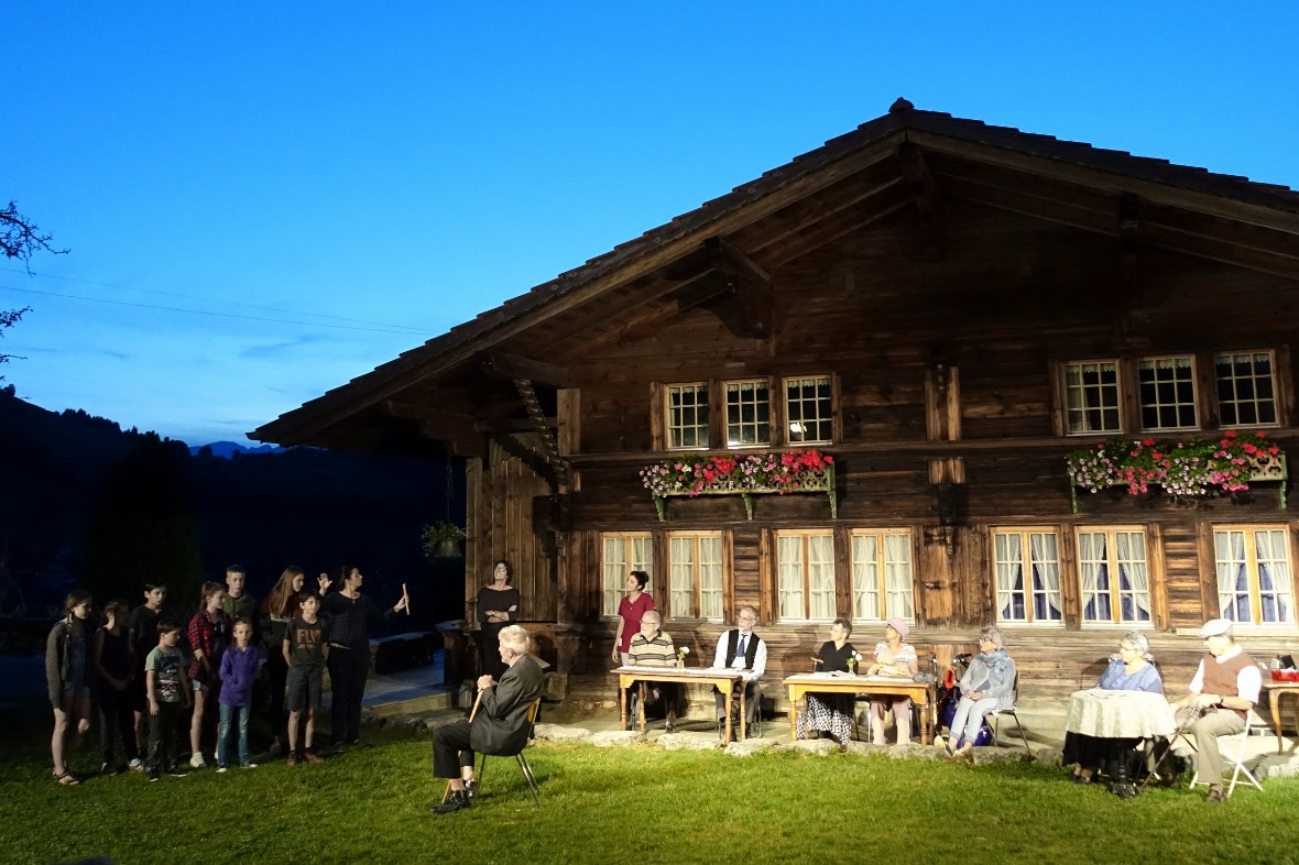 Erster Geburtstag im Altersheim: Die Schulkinder besuchen den Jubilar (Manfred S...