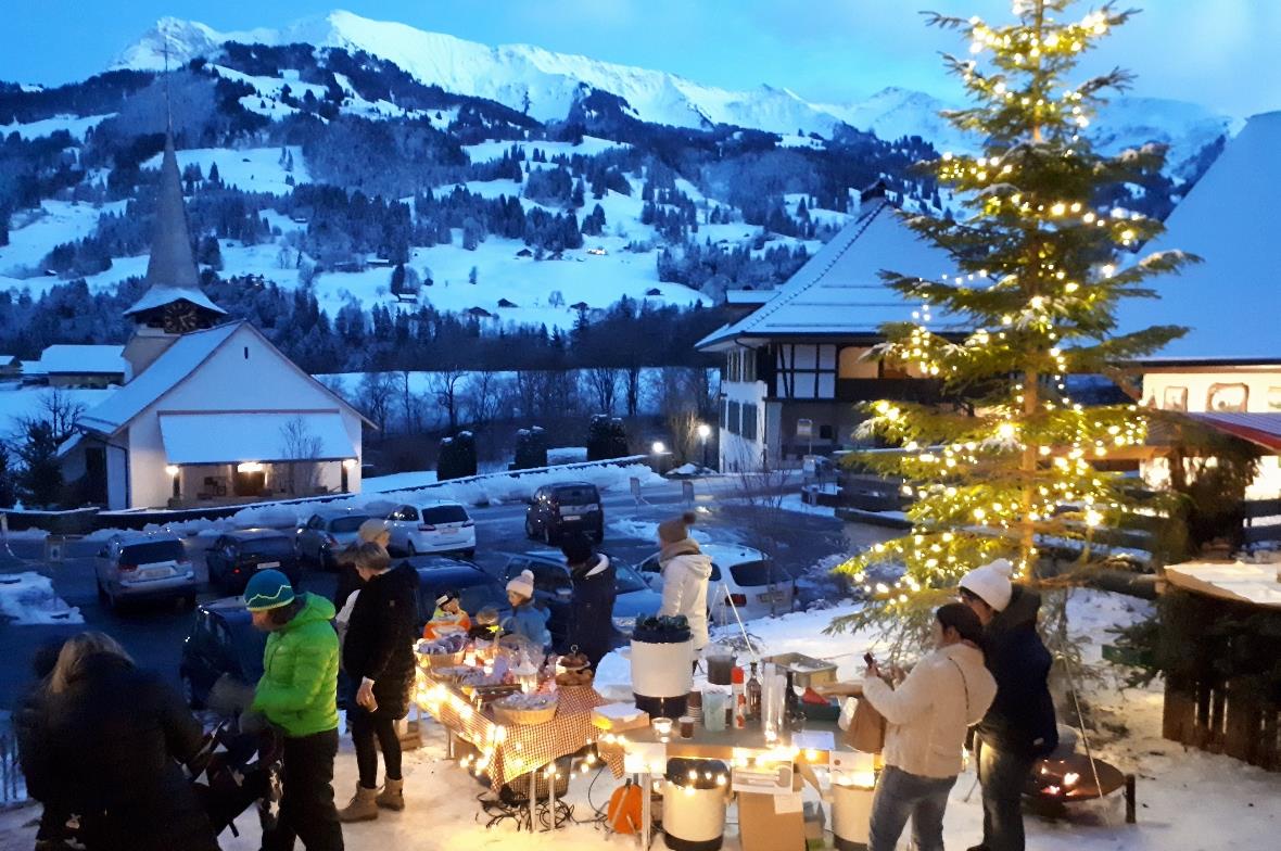 Erstmaliger und erfolgreicher Weihnachtsmarkt rund ums «Diemtighuus».
