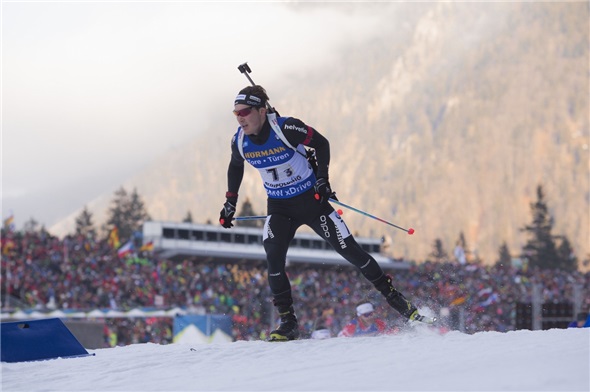 Erstmals Weltcup-Luft geschnuppert: Joscha Burkhalter im Staffeleinsatz vor der imposanten Zuschauerkulisse in der Biathlon-Hochburg Ruhpolding.