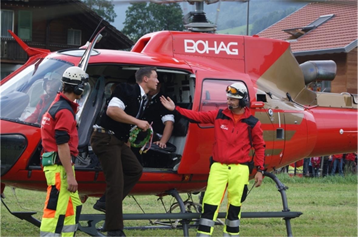 Erstmals als Schwingerkönig wieder auf seinem Gemeindegebiet: Kilian Wenger ents...