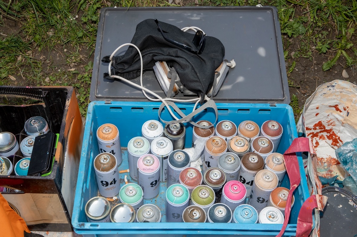 Es brauchte 200 Farbdosen für die Unterführung.