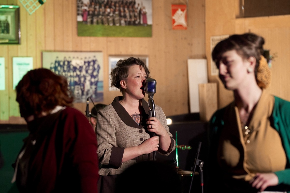 Es durfte getanzt werden beim Konzert von Rumble Jim.