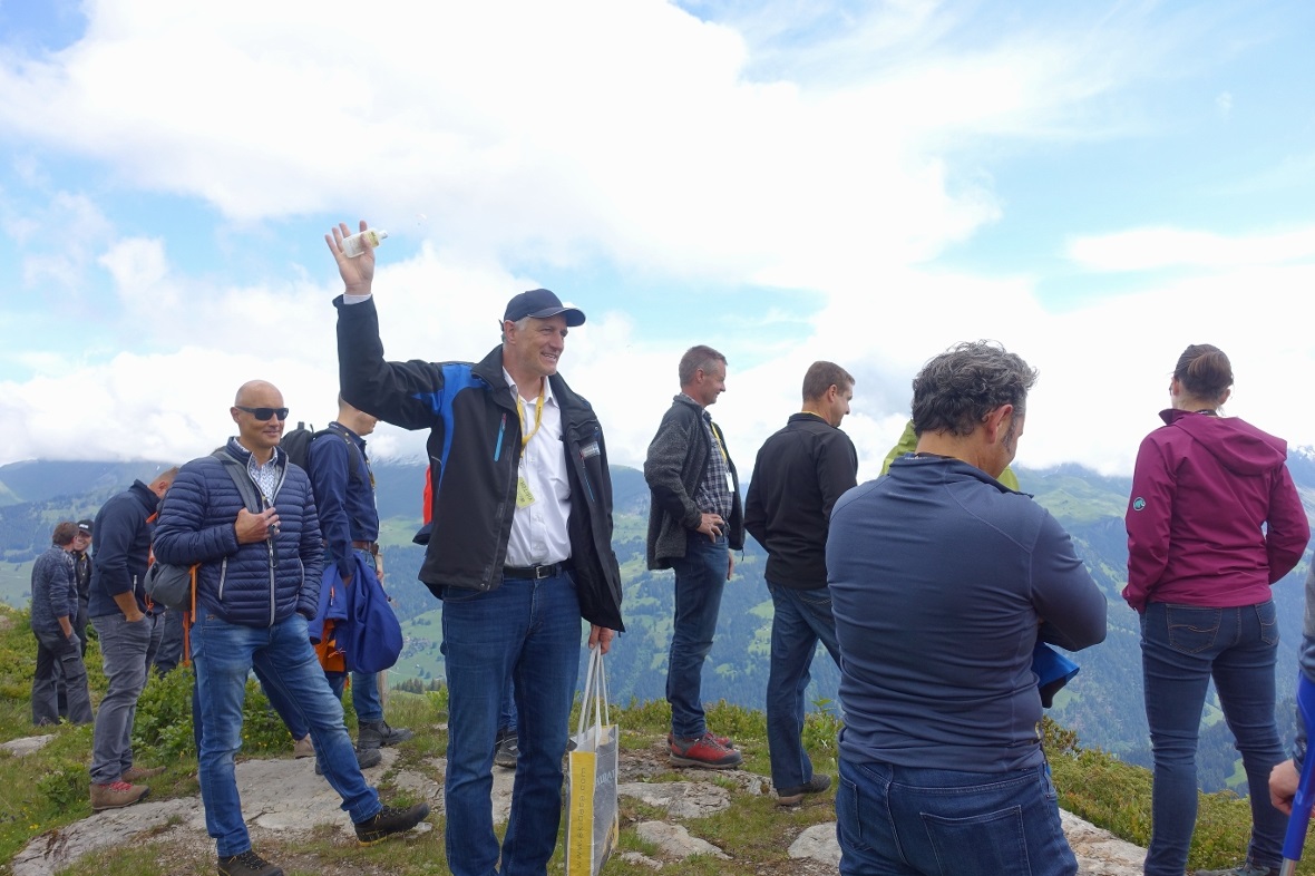 Es folgten weitere Erklärungen.