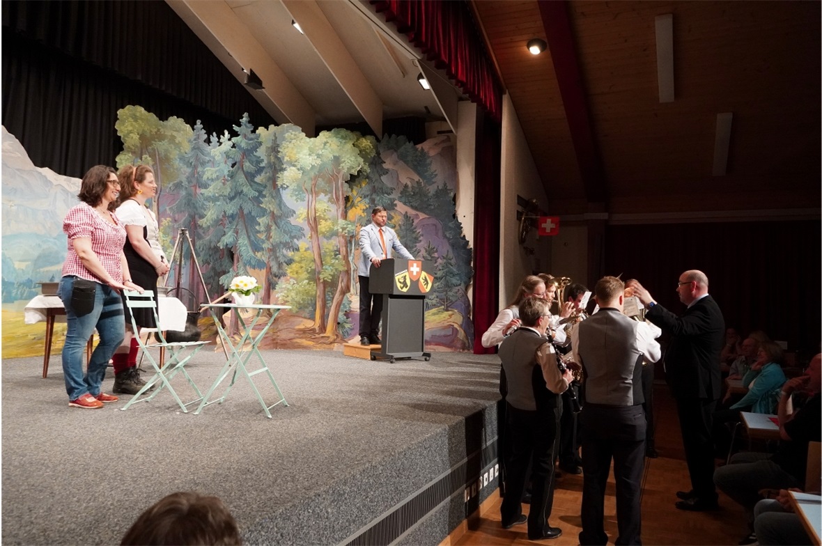 Es ist 1. August: Die Musikgesellschaft spielt den Schweizerpsalm.