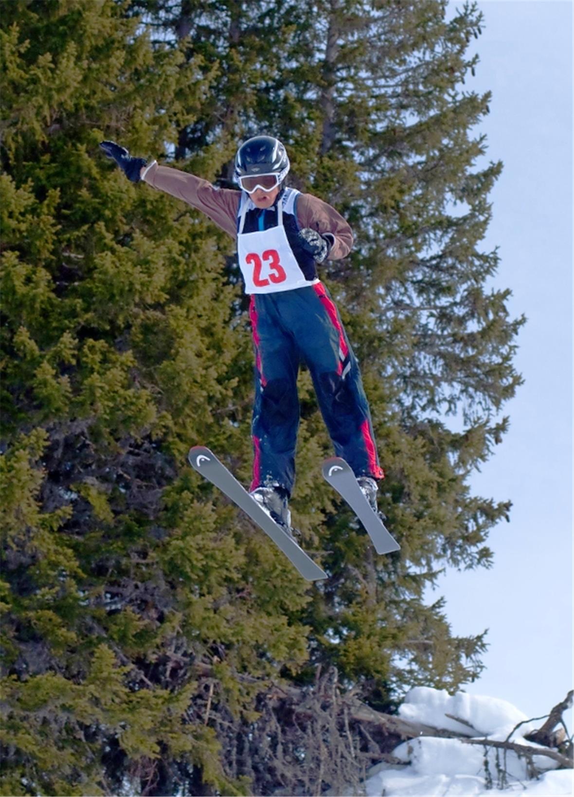 Es kam ein Schüler geflogen… auch der Skisprungwettkampf vermochte die Zuschauer zu begeistern.