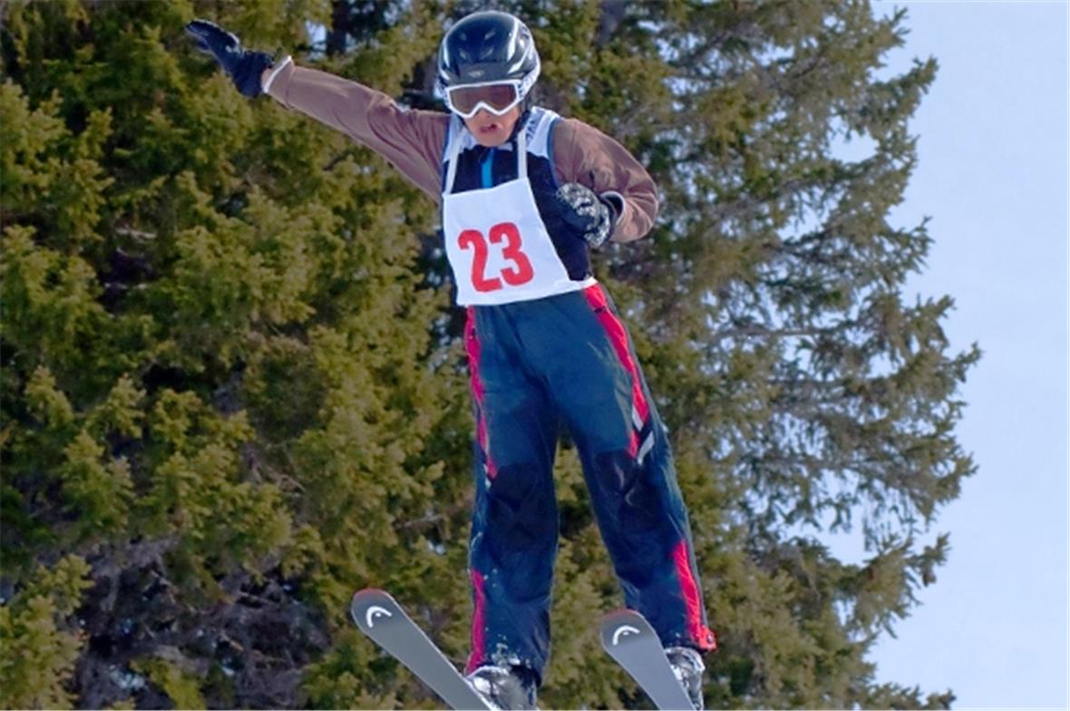 Es kam ein Schüler geflogen… auch der Skisprungwettkampf vermochte die Zuschauer zu begeistern.