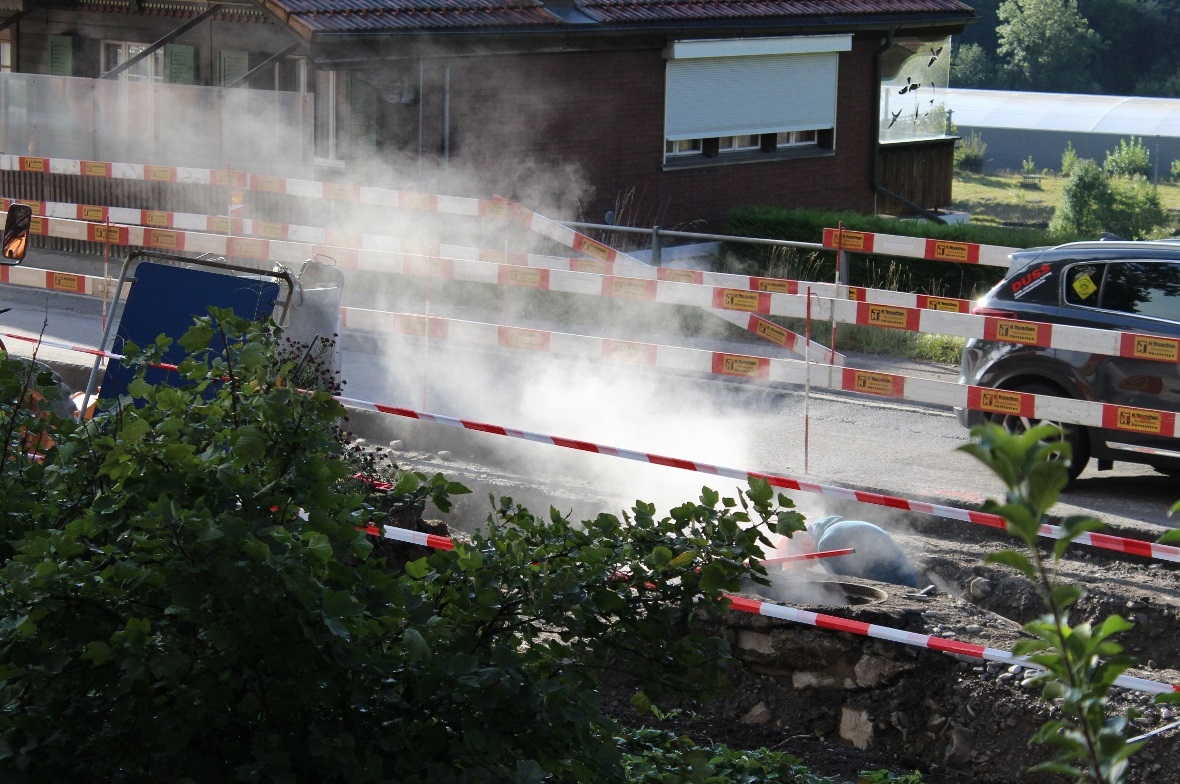 Es staubt sehr auf der Baustelle in Erlenbach.