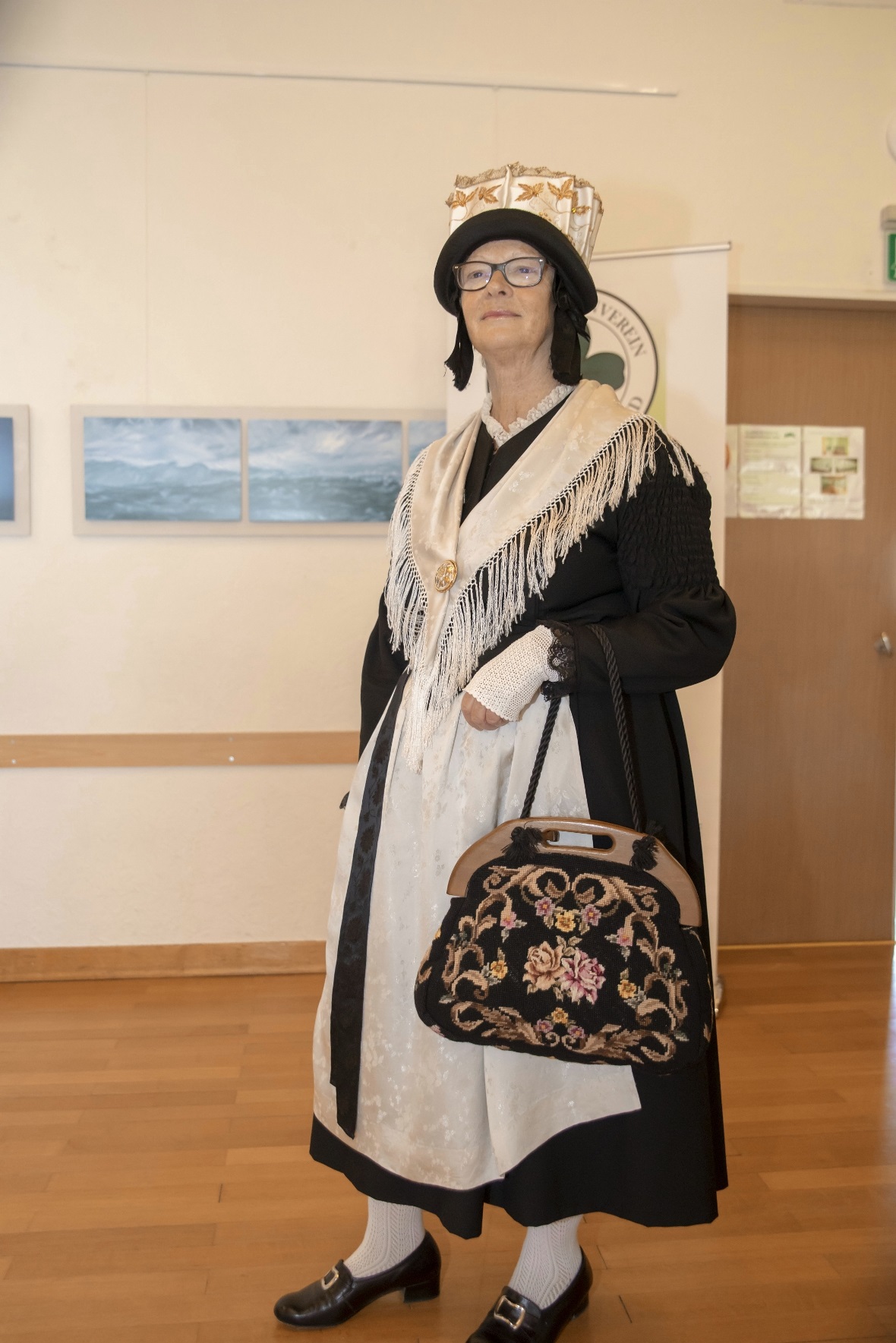 Etwas speziell: Die Walliser Tracht aus Salgesch.