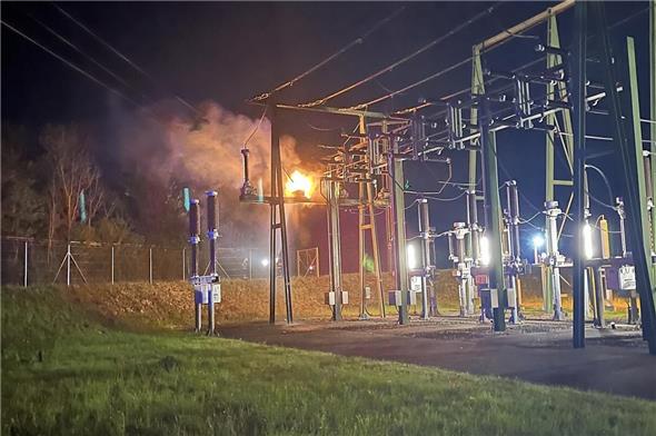 Explosion und Brand bei der BKW in Wimmis: Die Feuerwehr konnte das Feuer jedoch schnell löschen.