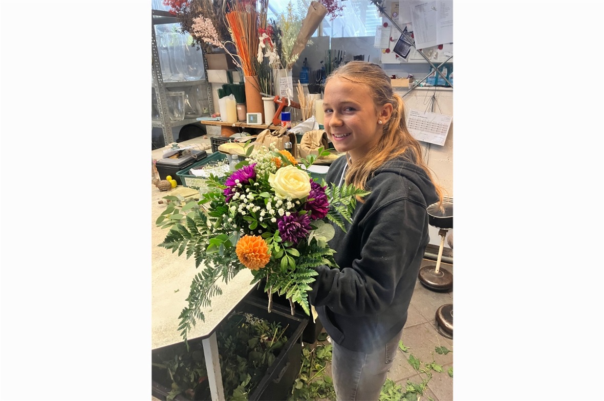 Fabienne Schwarz als Floristin.