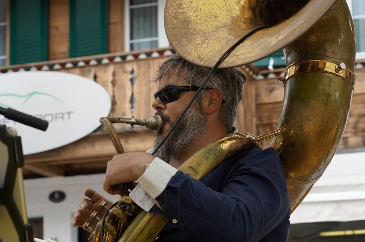Fabio Bianchi von Breiti & the Big Easy Gators sorgte mit dem Sousaphone für den...