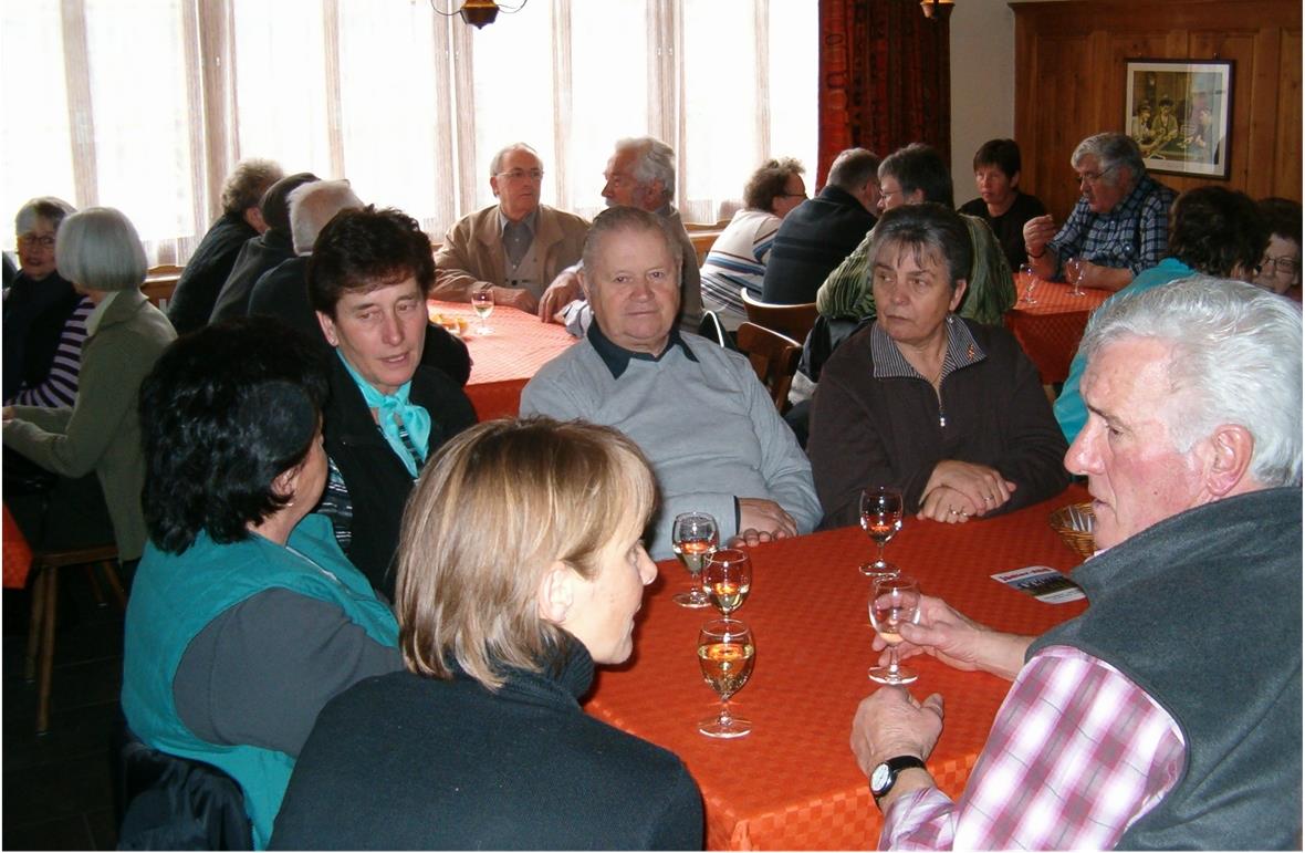 Fachdiskussionen der Experten beim Apéro.