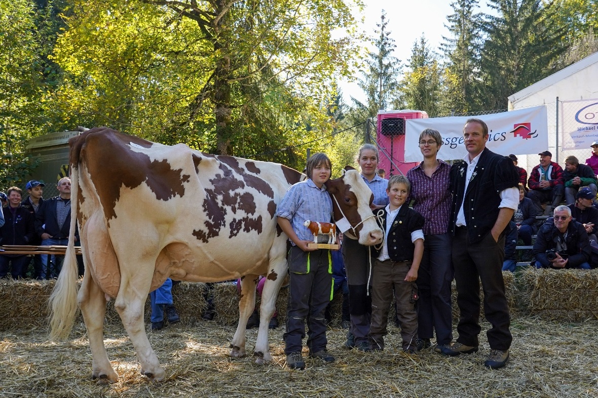 Familie Claudia und Markus Eymann mit Kindern Larissa, Flavia und Fabian: Ausgez...