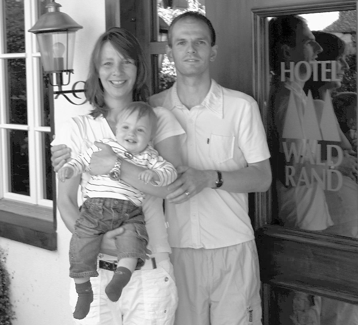 Wiedereröffnung mit neuen Besitzern Familie Falk Janssen.