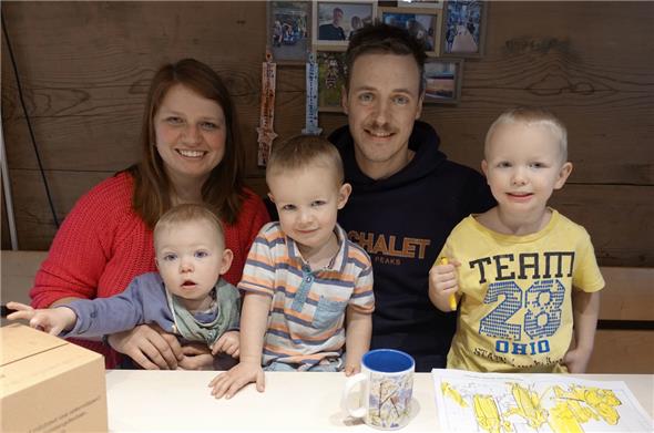 Familie Knutti am Tag der Entscheidung: Milena, James, Finn, Kilian und Fabio.