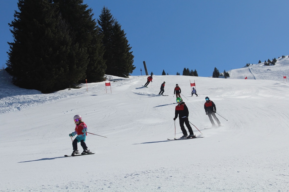 Arianne Wenger und Kilian Burri siegten im Rinderberg-Derby Familie Nafzger mit dem grössten Altersunterschied beim Familienderby.