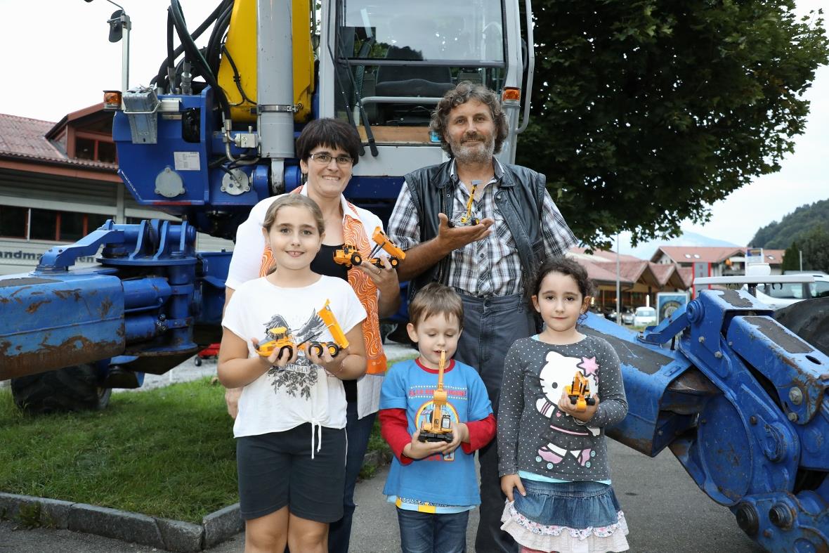 Familie Zurbuchen war zum ersten Mal bei der Ausstellung mit ihrem Baggerunterne...
