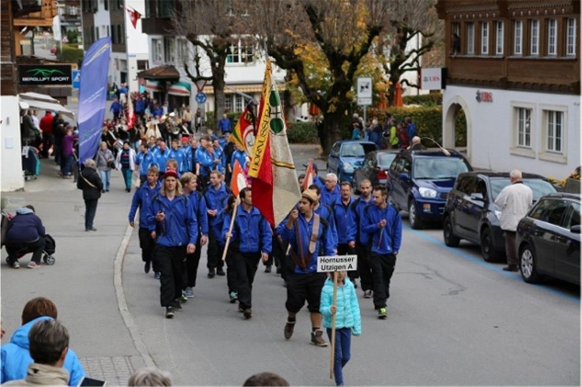 Farbenfroher Umzug der Hornusser