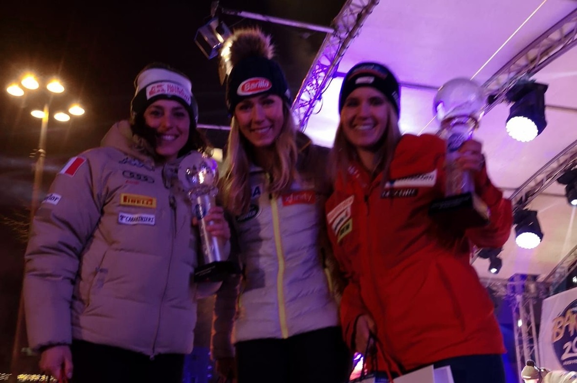 Federica Brignone, Mikaela Shiffrin und Lenkerin Joana Hählen.