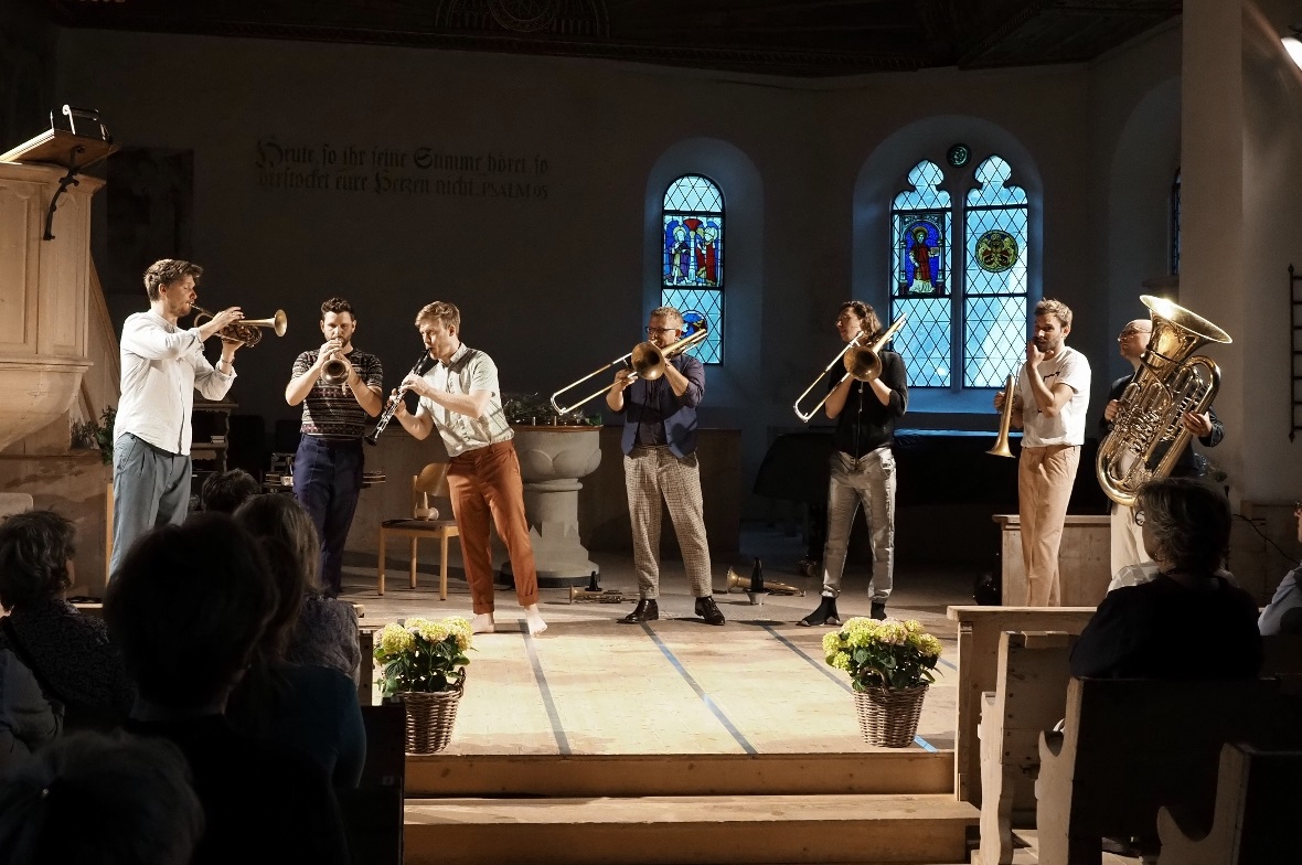 Federspiel brachten mit kreativer Blasmusik und Wiener Charme Lebensfreude in di...