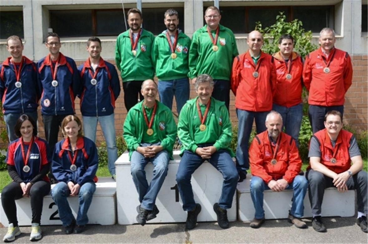 Feld A: Rang 2 Buchholterberg Schützen 2, hinten: Benno Cueni, Thomas Kämpf, Thomas Scheuner. Vorne: Evelyn Stettler, Manuela Fahrni-Hess.Rang 1 Schwanden Militär 1, hinten: Bruno Saurer, René Rufener, Martin Bühler. Vorne: Christian Bühler Theo Kämf.Rang 3 Zweisimmen Schützen 1, hinten: Martin Zahler, Michael Pfund, Peter Aegerter. Vorne: Werner Pfund, Marcial Schwarz.