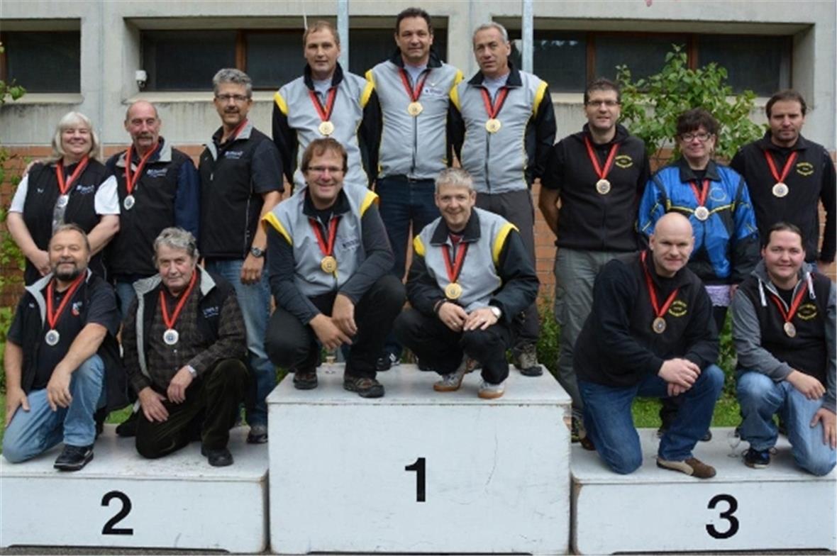 Feld D: Rang 2 Fahrni FS 1, hinten: Vreni Gasser, Daniel Stäger, Thomas Gfeller. Vorne: Hans-Ulrich Wenger, Albrecht Stucki.Rang 1 Frutigen SV 1, hinten: Peter Germann, Beat Hänni, Toni Schmid. Vorne: Peter Fuhrer, Hansrudei Mathys.Rang 3 Rüchegg-Graben FS 1, hinten: Hanspeter Hirschi, Margrit Bracher, Martin Nydegger. Vonre: Christian Bartlome, Reto Stoll.