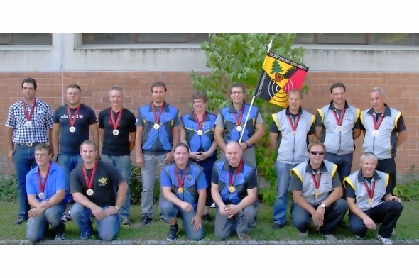 Feld D, v.l. 2. Diemtigen SV2 h. Erich Stucki, Bruno Stucki, Daniel Balmer v. Beat Stucki, Oliver Haueter. 1. Rüschegg-Graben FS1 h. Martin Nydegger, Margrit Bracher, Hanspeter Hirschi v. Reto Stoll, Christian Bartlome. 3. Frutigen SV 1 689 h. Peter Germann, Beat Hänni, Toni Schmid v. Peter Fuhrer, Hansruedi Mathys.