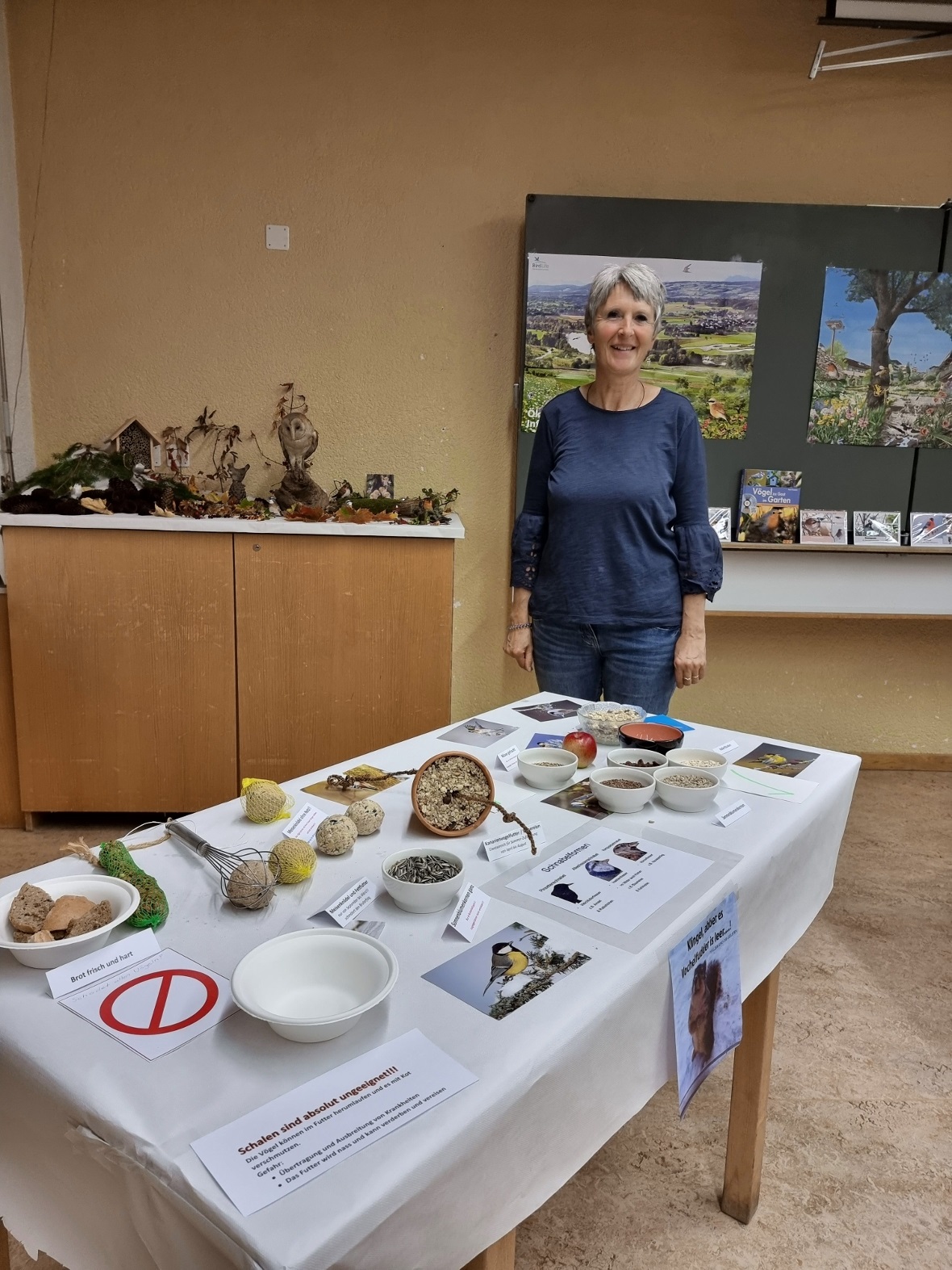 Feldornithologin Myrta Wüthrich zeigte Beispiele von geeignetem und ungeeignetem...