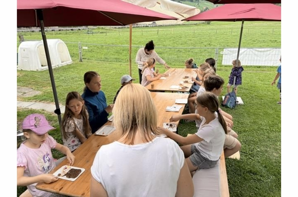 Ferienpass bei der Hundeschule St. Stephan: Nach getaner Arbeit werden alle mit ...