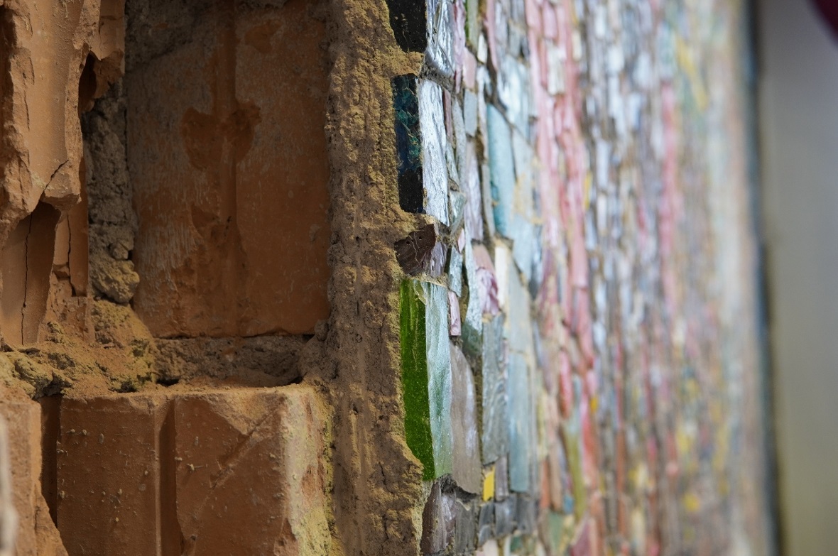 Fest verbunden: Die Glassteine wurden von Karl Gerber mit sehr robusten Material...