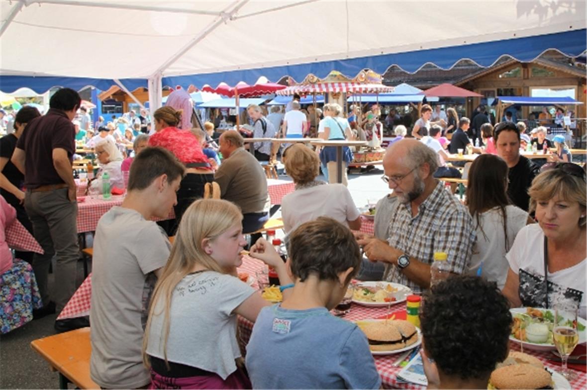 Festbetrieb an den Dampfbahn Tagen an der Lenk