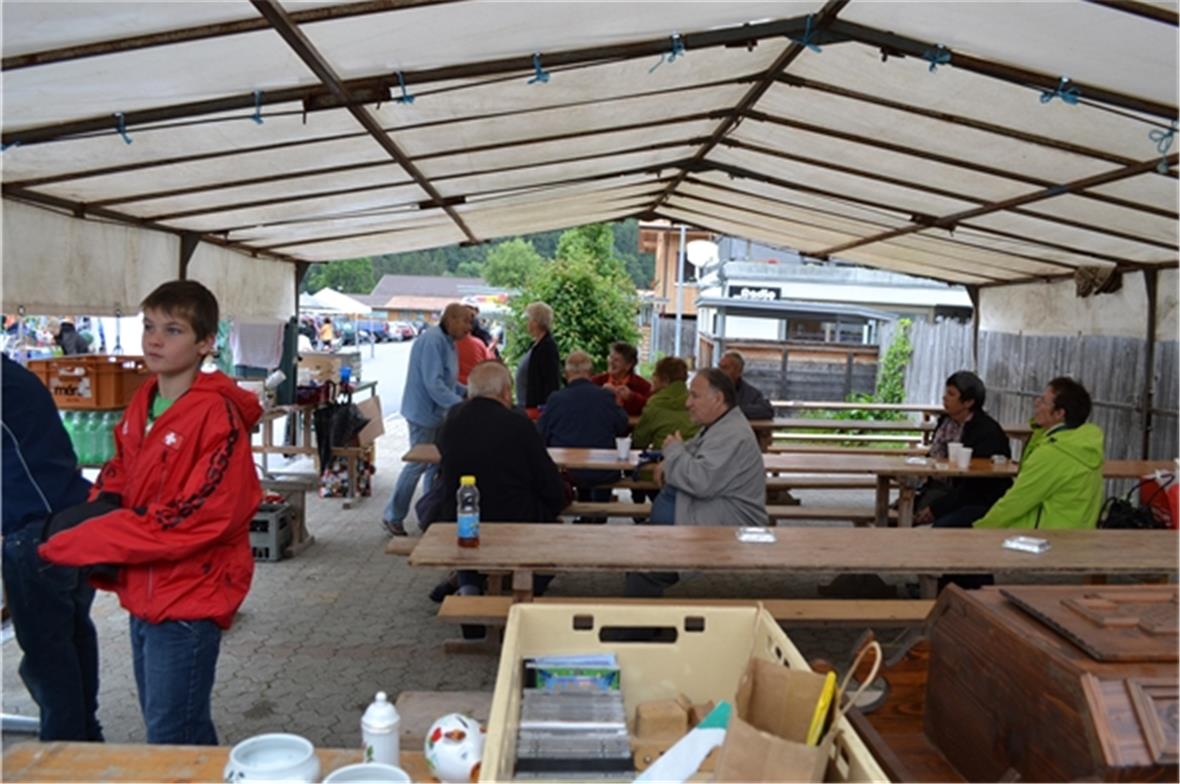 Festwirtschaft im Zelt.