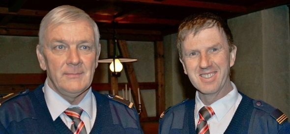 Feuerwehrinspektoren: Major Otto Tritten, Lauenen (links) wird im Herbst das Amt als Kreisfeuerwehrinspektor abgeben. Möglicher Nachfolger ist Albrecht Müller aus Adelboden (rechts).
