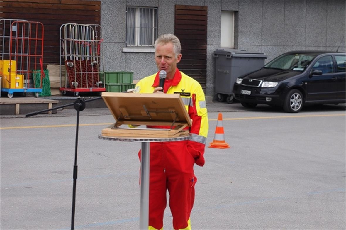 Feuerwehrkommandant Peter Allemann eröffnet die Feierlichkeiten…