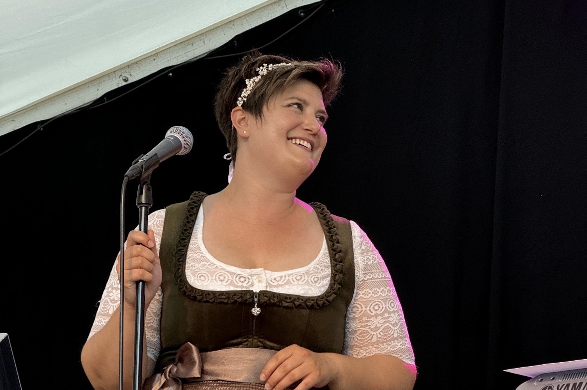 Flo von Flo & Rolf charmierte den Zuhörerinnen und Zuhörer.