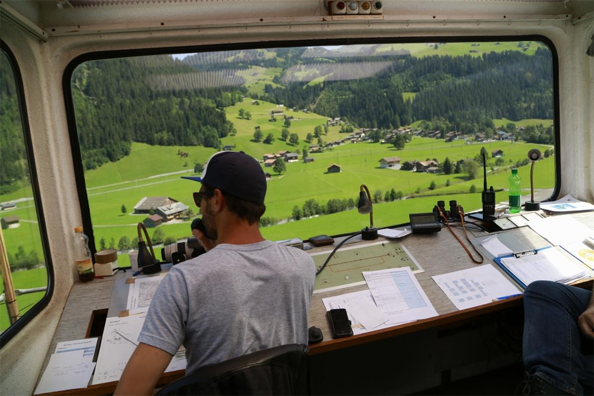 Flugleiter von hoher Warte aus Hunterfest.