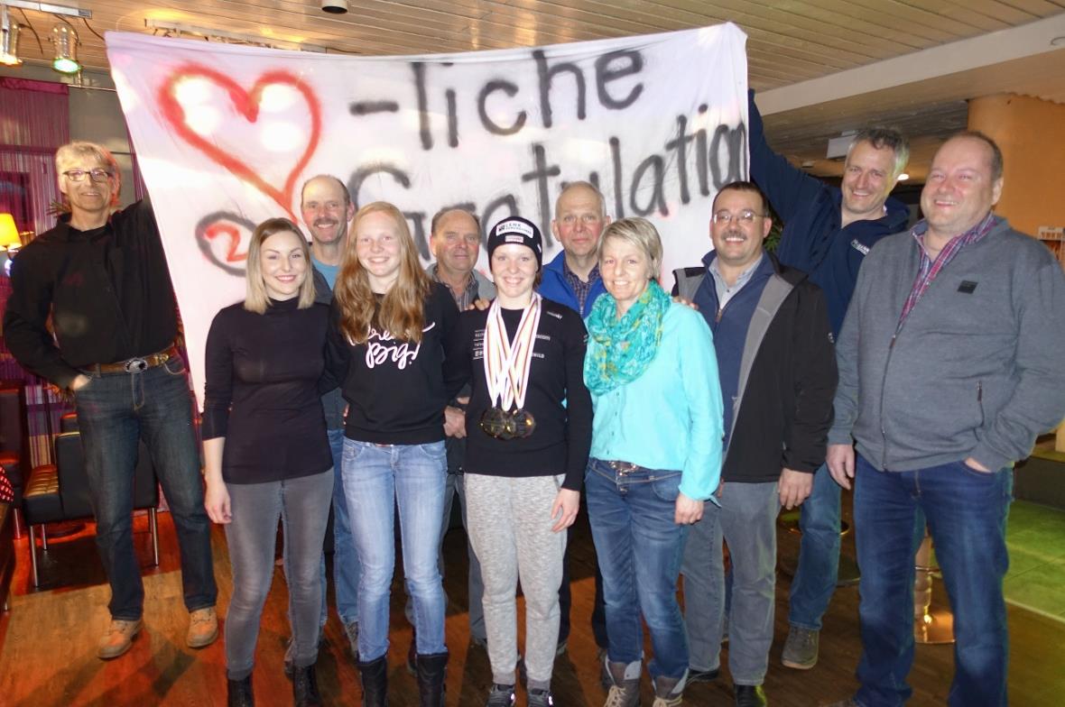 Förderer Chrigel Rösti, Schwester Sheila, Papa Rolf, Schwester Jana, Grosspapa P...