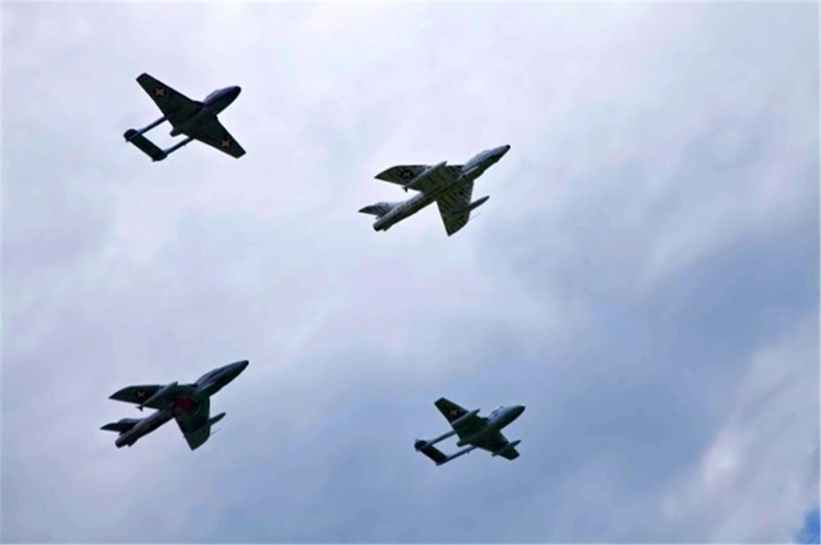 Formationsflug Papyrus Venom Vampire und Hunter Trainer.