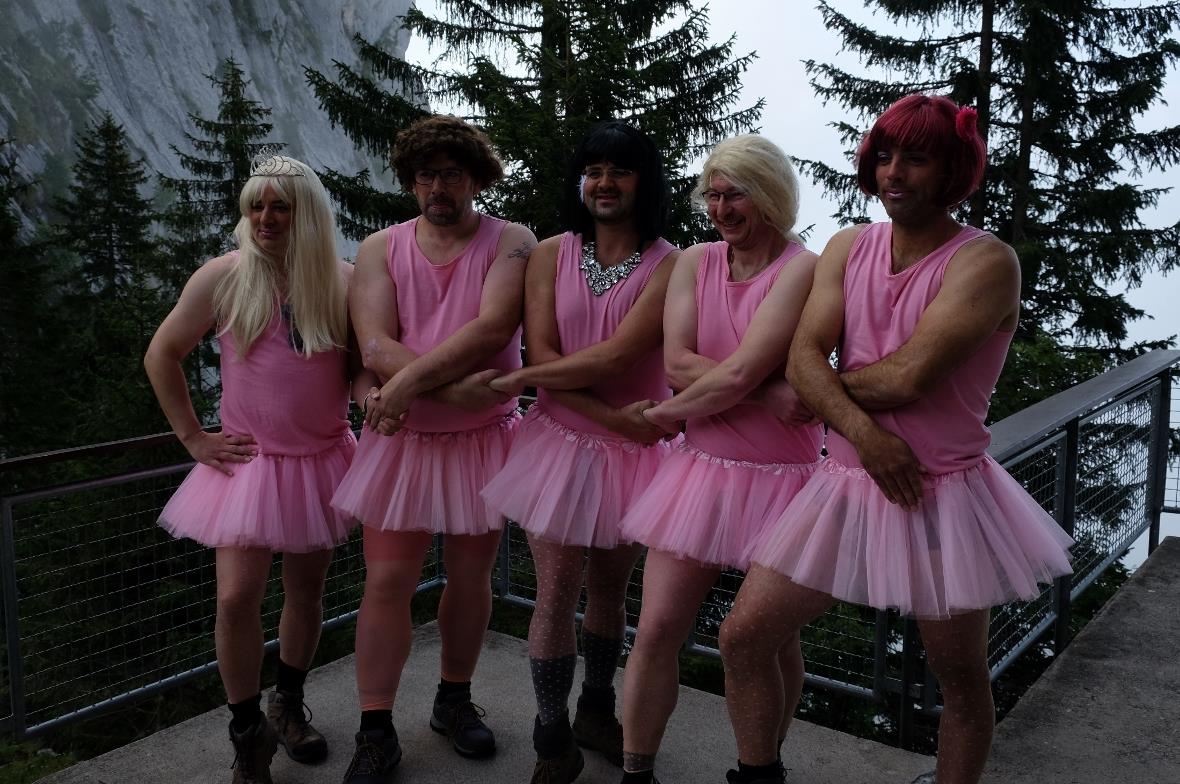 Fototermin der «Ballerinen» in der Mittelstation «Chrindi» vor dem Aufstieg auf ...