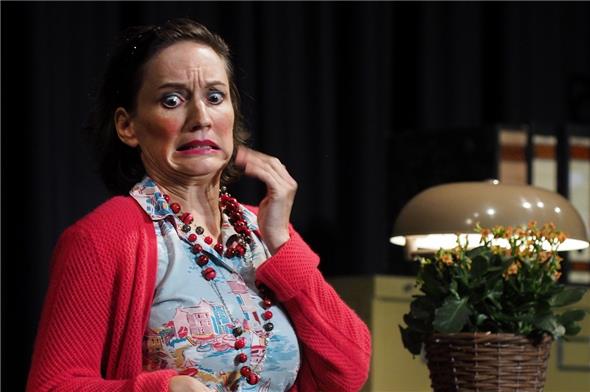 Fränzi Niedermeyer (Nathalie Moser) im Verhör: «Ui, habe ich jetzt zuviel gesagt…?»