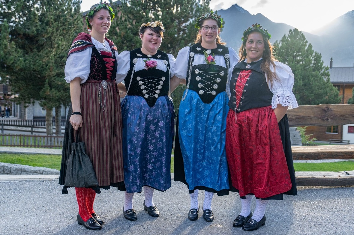 Melissa Klossner stellte im Schlussgang Fränzi Rickenbacher, Festsiegerin und Schwingerkönigin Angela Riesen, Melissa Klossner und Michelle Kempf-Brunner
