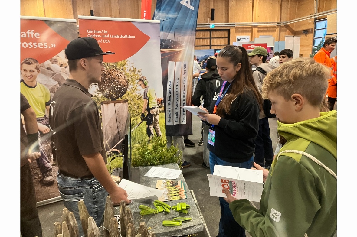 Fragen stellen über den Beruf des Landschaftsgärtners.